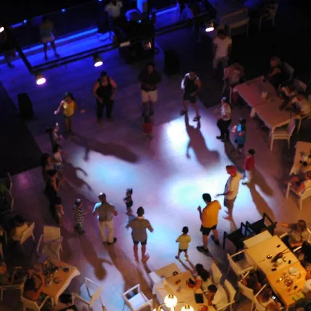 Arora Κουσάντασι