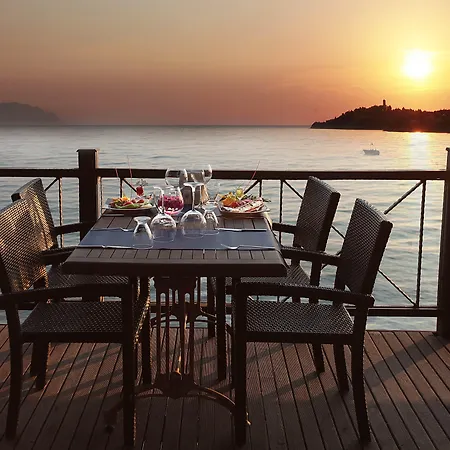 Arora Hotel 4*
