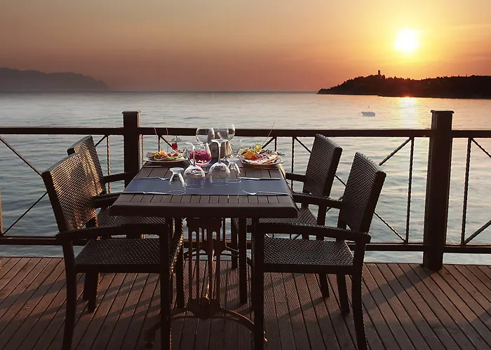 Arora Hotel 4*